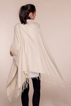 RUANA LISO CREMA - comprar online