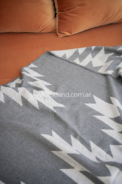 MANTA FRIDA GRIS en internet