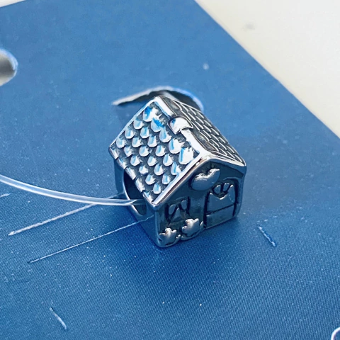 Berloque de Casinha em Aço | Pistache Acessórios