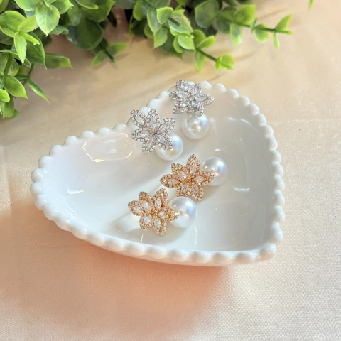 Brinco de Pérola com Base de Zircônias
