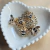 Broche de Colmeia com Abelhas Dourado