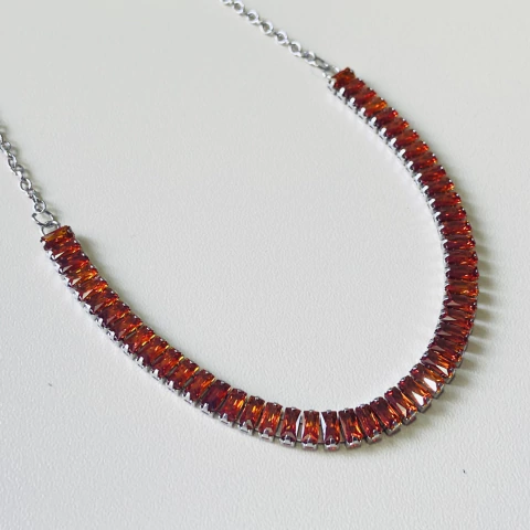 Colar Riviera com Pedras Vermelhas em Aço Inox | Pistache Acessórios