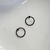 Piercing captive de torção em aço com Black PVD, espessura 0,8 mm, tamanhos 6, 8 e 10 mm. Ideal para nariz, orelha, tragus e outros. Estilo, resistência e conforto.