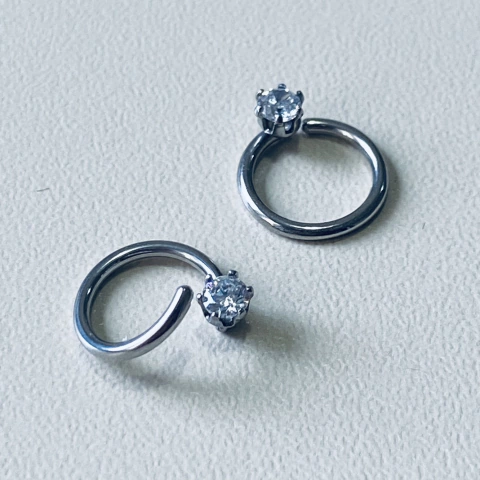 Piercing Argola Fechada de Torção com Pedra | Pistache Acessórios