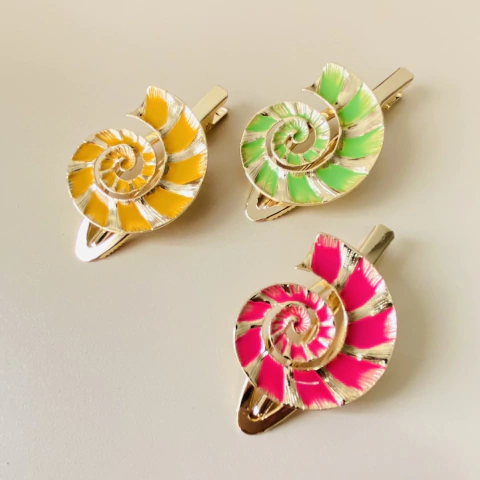 Presilha de Concha Caracol Colorida | Pistache Acessórios