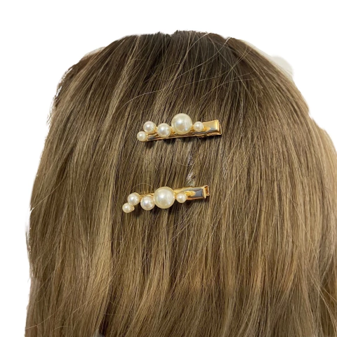 Presilha Lateral com Multi Pérolas em Metal com 2 Unidades