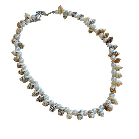 Colar Fino de Conchas com Pérolas