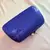 Clutch azul royal de festa com mini paetês bordados, fecho de metal dourado e alça de corrente. Modelo sofisticado para casamentos, eventos e formaturas.
