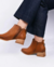 Bota  de cuero baja de mujer