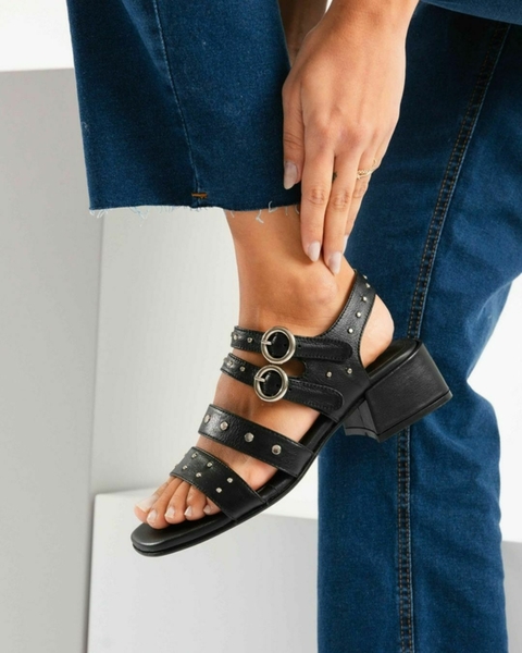 Sandalias de cuero mujer, con taco bajo y detalles 