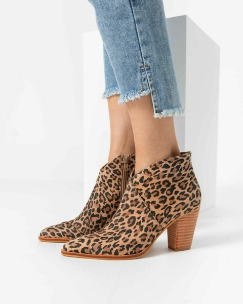Botas de cuero con taco cómodo animal print