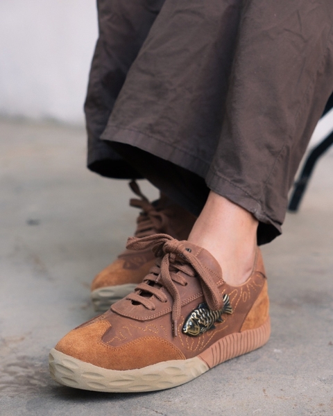 Zapatillas de cuero acordonadas urbanas con detalles únicos