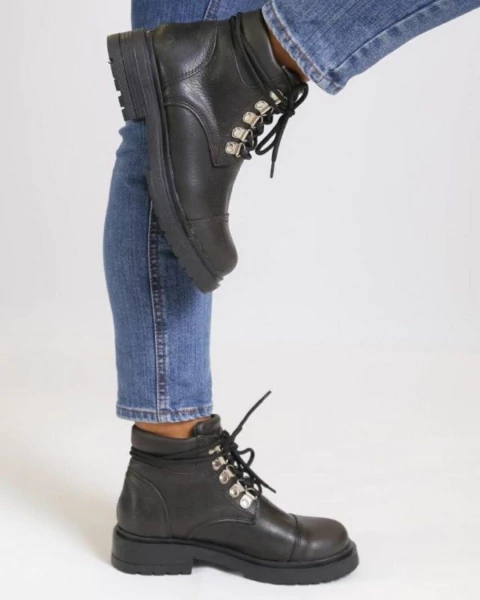 Borcegos de cuero acordonados negro