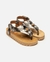 Sandalias estilo ojotas de cuero con detalles de herrajes