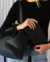 Cartera de cuero negra mujer con correa