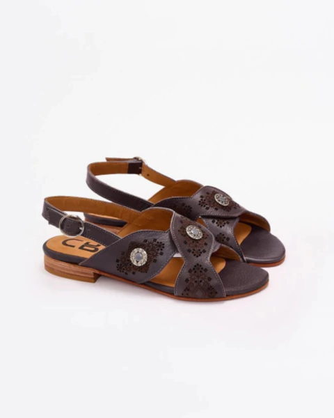 Sandalias de Cuero con taco bajo y detalles de herrajes