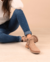 Botas de Cuero con doble cierre, y base de goma.