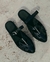 Zuecos o Slippers de cuero con detalles de tachas y herrajes