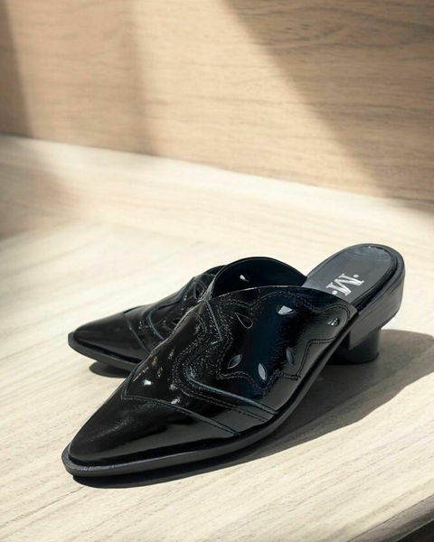 Zuecos Slippers de mujer cuero negro con taco bajo