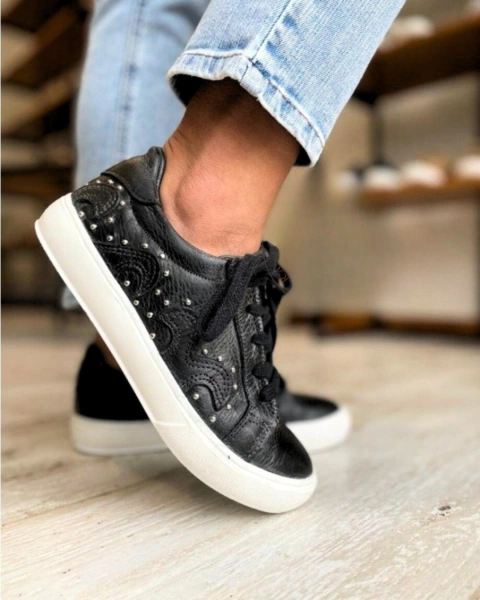 Zapatillas urbanas de cuero con detalles