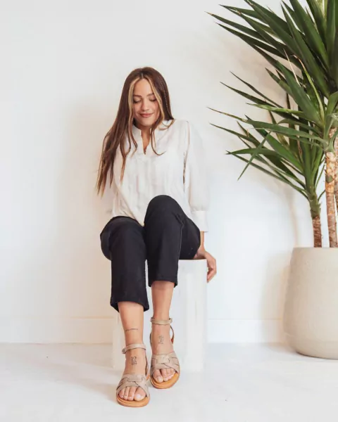 Sandalias de cuero con tiras entrelazadas chatitas