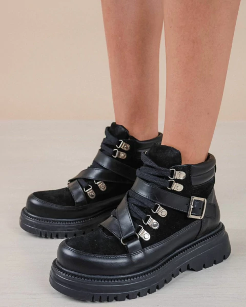 Borcegos de Cuero acordonados con detalles de hebillas y plataforma