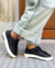 ZAPATILLAS URBANAS DE CUERO DE MUJER CON APLIQUES DE TACHAS