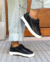 ZAPATILLAS URBANAS DE CUERO DE MUJER CON APLIQUES DE TACHAS