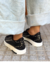 ZAPATILLAS URBANAS DE CUERO DE MUJER CON APLIQUES DE TACHAS