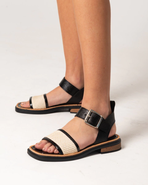 sandalias de cuero con base de goma y pulsera