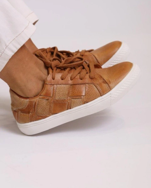 Zapas de cuero urbanas acordonadas color suela