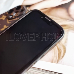Monogram con Cubre Camara - ilovephone