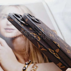 Monogram con Cubre Camara en internet