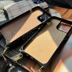 Monogram Flip Tarjetero con Correa - ilovephone