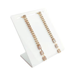 Expositor De Brincos Furo em Linha em Acrílico Branco - HPLASTICOS