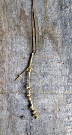 collar chito largo, ramita de bronce