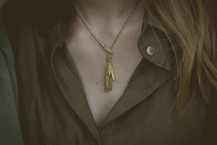 collar otto corto, lariat de bronce con semillas