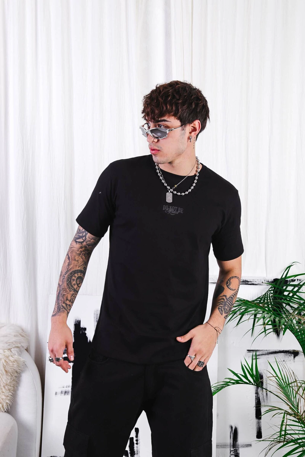 Remera DO NOT BE (Negra)