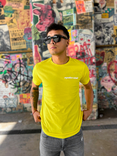 Remera UNDEFEAFED (amarilla) - comprar online