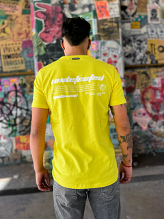 Remera UNDEFEAFED (amarilla) en internet