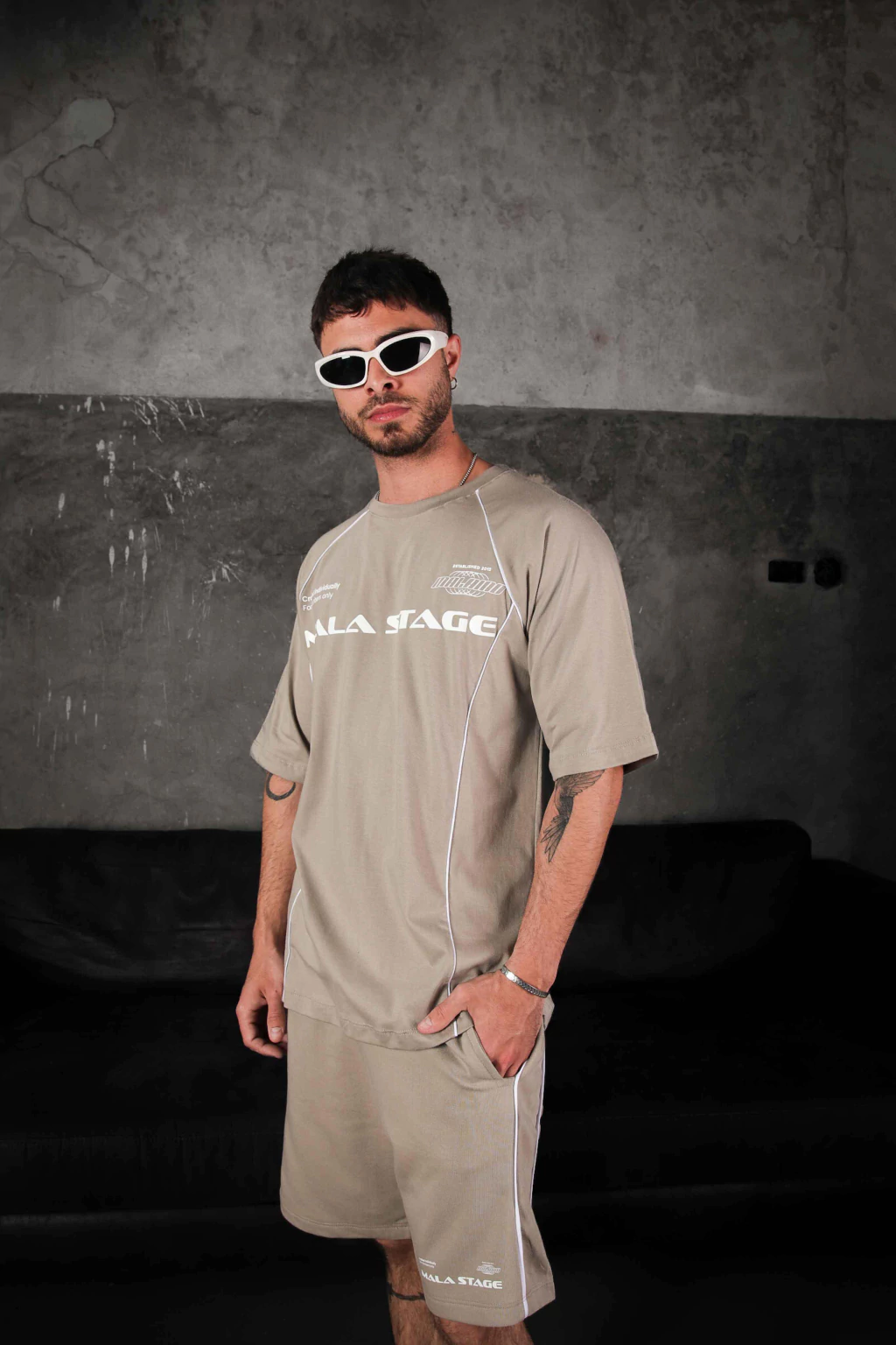 Remera OVER STAGE (Cemento)