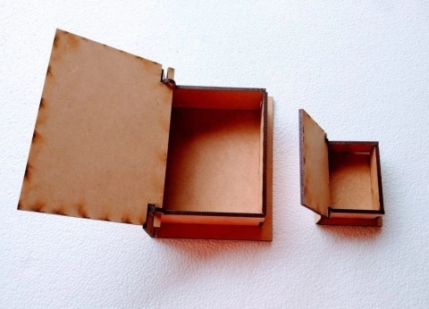 Caja de Fibrofacil para estampita y denario