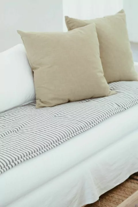 PILLOW MIA
