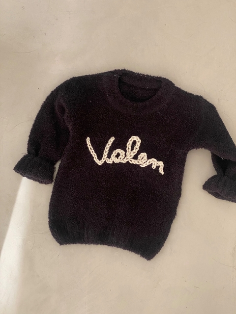 Sweater negro bordado a mano - a pedido