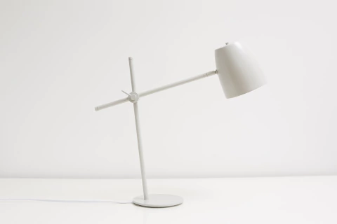 Lámpara de escritorio Frida articulada en internet