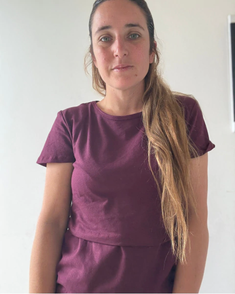 Remera de Lactancia Cala — Manga corta, apertura para amamantar