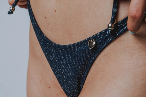 Bombacha lurex azul marino con tiras