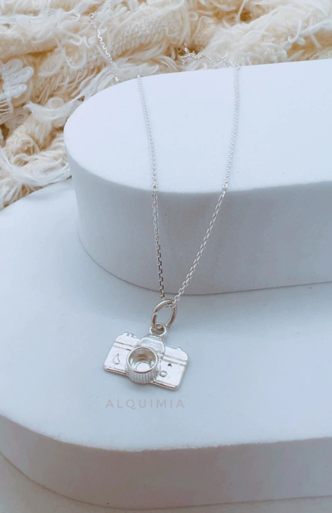 DIJE “CAMARA DE FOTO”- PLATA 925- (SIN CADENA)- D.073