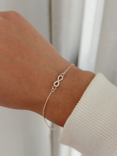 “ PULSERA LONGATA CON DIJE INFINITO”- 19 cm- PLATA 925- P.042- A