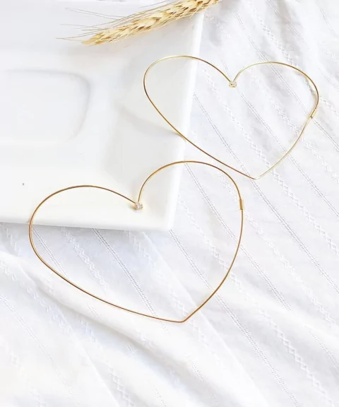 brinco argola coracao fina